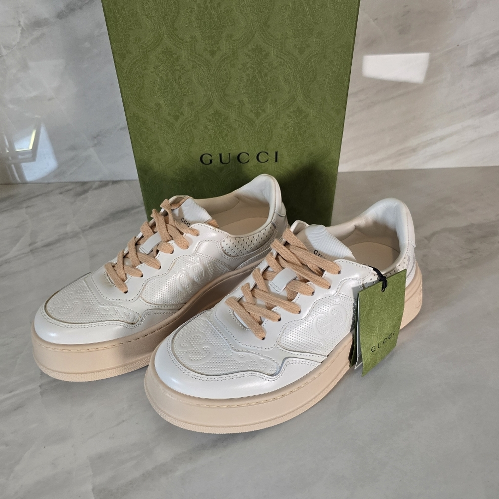Gucci Women's Pink and White Sneakers